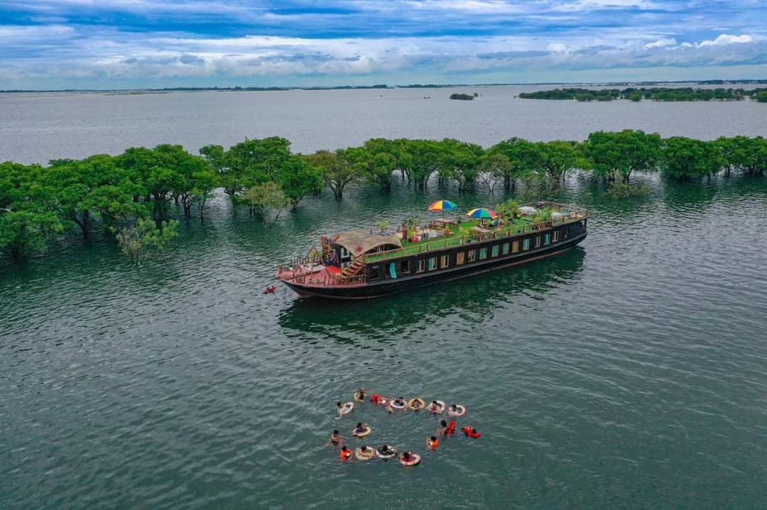 রংগিলা বাড়ই - Boat House, Cuisine & Rain