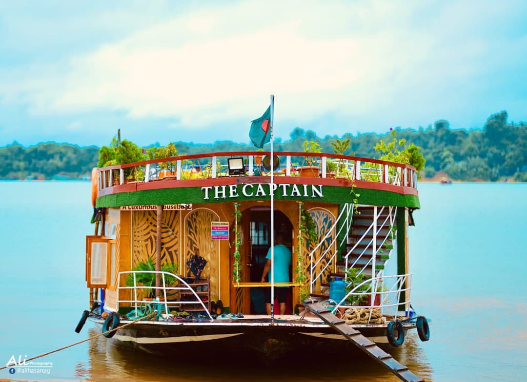 The Captain-দ্যা ক্যাপ্টেন A Luxurious House Boat of Tanguar Haor (AC)